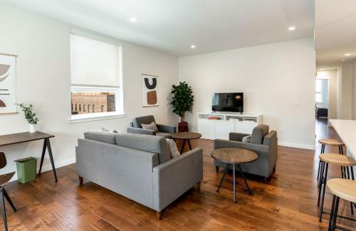 Central Business District Apartamento | Kislak 403 Luxurious 2BR Retreat Above the City