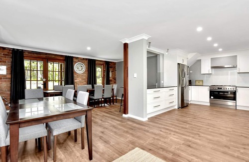 Kitchener Casa | Kitchener Country Estate with Pool Hot Tub on private acres that sleeps up to 18
