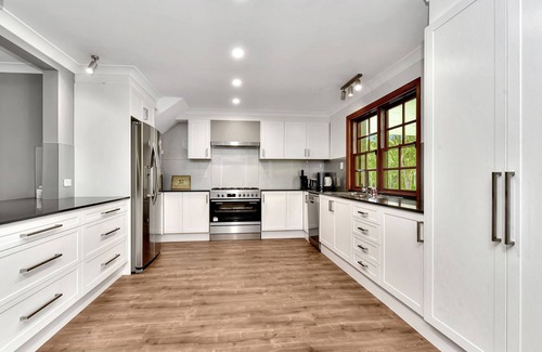 Kitchener Casa | Kitchener Country Estate with Pool Hot Tub on private acres that sleeps up to 18