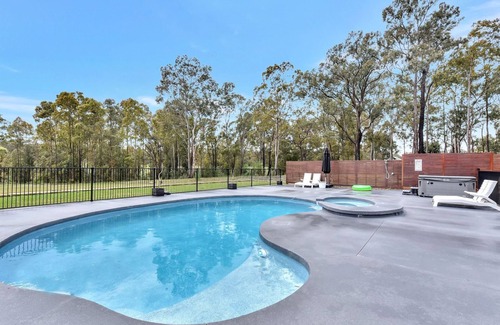 Kitchener Casa | Kitchener Country Estate with Pool Hot Tub on private acres that sleeps up to 18