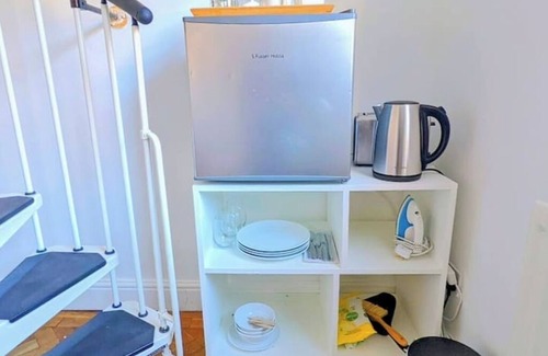 Brixton Hill Casa | Kitchenette studio with Netflix TV and double sofa bed