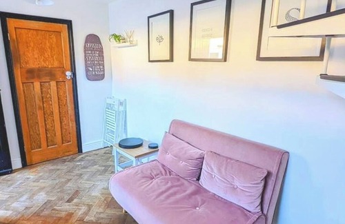 Brixton Hill Casa | Kitchenette studio with Netflix TV and double sofa bed