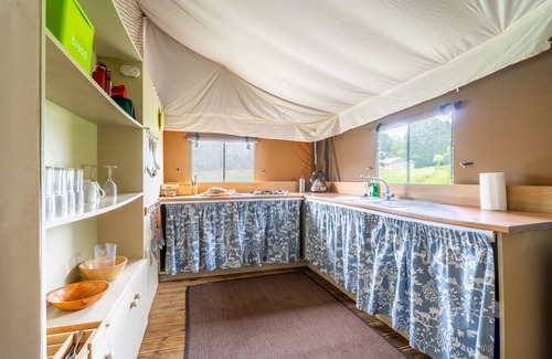 Exton Cabina | Kite at Exton Park, Rutland, Dog Friendly