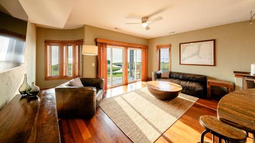Waves Apartamento | Kite Point - Waterfront 2-Bedroom, 2-Bathroom Suite at REAL Watersports
