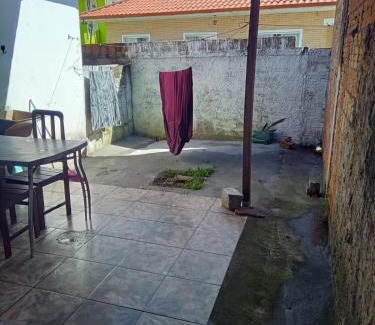 Sao Joao do Rio Vermelho Casa | Kitinete Simples de fundos