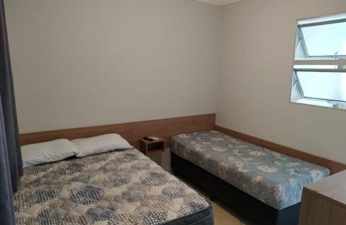 Asturias Apartamento | Kitnet Asturias 51B no Ed. Guariatã, próximo a praia das Astúrias em Guarujá