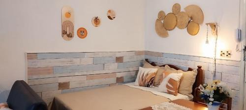 Boqueirao Apartamento | Kitnet Boqueirão - Completa com Wi-fi - 50 mts da praia - perto de tudo no centro comercial