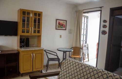 Ubatuba Casa | Kitnet conceito aberto 80 m da praia
