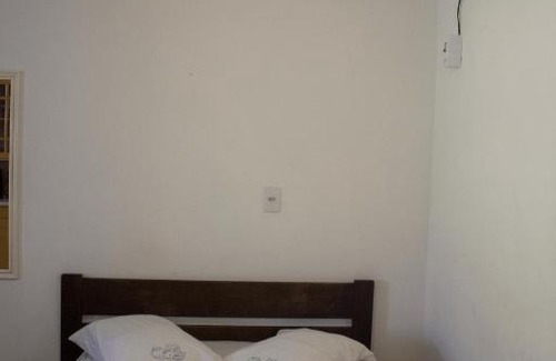 Ubatuba Casa | Kitnet conceito aberto 80 m da praia