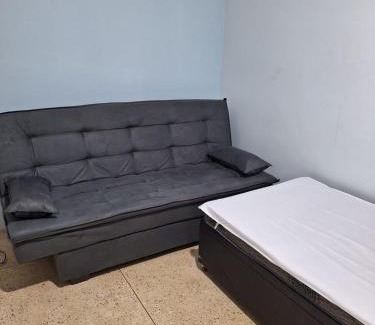 Boqueirao Apartamento | kitnet pé na areia, em frente a praia.