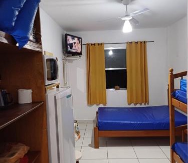 Ponta da Praia Apartamento | Kitnet simples na Ponta da Praia ,Santos, uma quadra da praia, proximo ao aquário