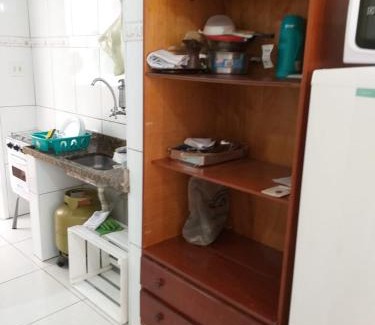 Ponta da Praia Apartamento | Kitnet simples na Ponta da Praia ,Santos, uma quadra da praia, proximo ao aquário