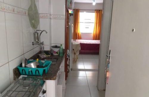 Ponta da Praia Apartamento | Kitnet simples na Ponta da Praia ,Santos, uma quadra da praia, proximo ao aquário