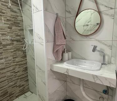 Matinhos Apartamento | Kitnets à 190m do mar