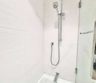 Kitsilano Apartamento | Kitsilano Retreat at Private 3 Bed with Parking and BBQ