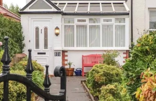 South Shore Casa | Kitty Cottage - 3 Bedroom - Warm and Welcoming - Sleeps 5 - Blackpool