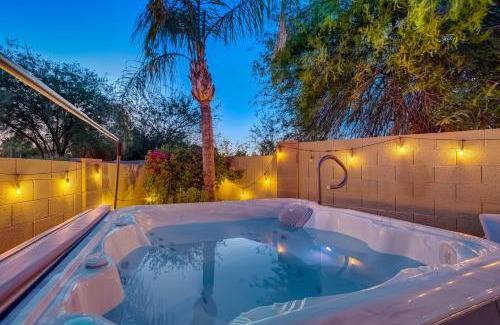 Superstition Springs Casa | Kiva Cove Pool & Sun Loungers on the Patio