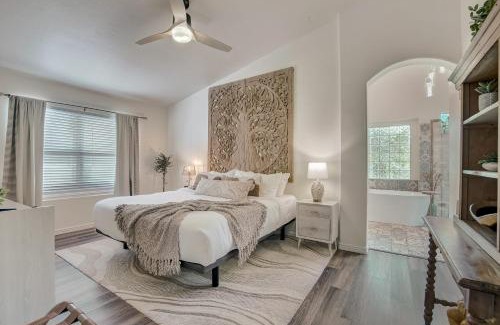 Superstition Springs Casa | Kiva Cove Pool & Sun Loungers on the Patio