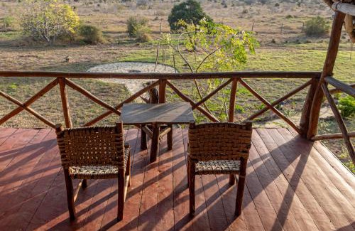 Voi Otro | Kivuko Eco Camp