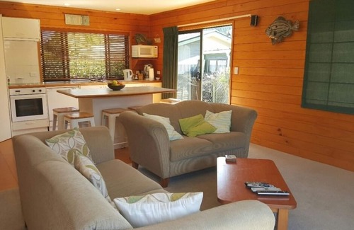 Whangamata Casa | Kiwi Bach - Whangamata