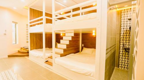 Old Quarter Casa | Kiwi's Homestay & Cafe