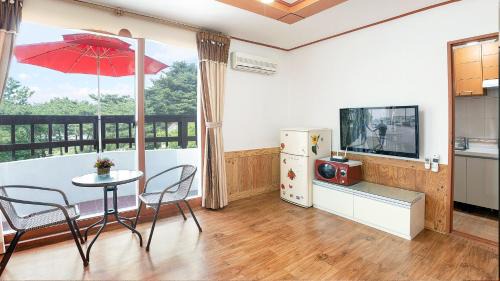 Chaphwa-gol Casa | Kkotjipureunsol Pension