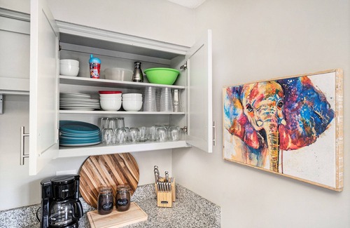 Lenexa Casa | KKQ Comfy Beds, TVs all Bedrooms/Backs to 52 acre Park/Walking Trails/Ez HiWay
