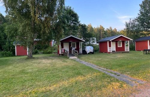 Gnesta Cabina | Klämmingsbergsbadets - STUGA ABBORREN