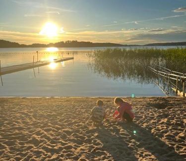 Gnesta Cabina | Klämmingsbergsbadets - STUGA ABBORREN