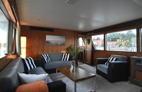 Eckernfoerde Alquiler De Eote | Klassische Motoryacht Ocean Motion