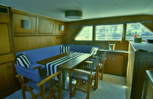 Eckernfoerde Alquiler De Eote | Klassische Motoryacht Ocean Motion