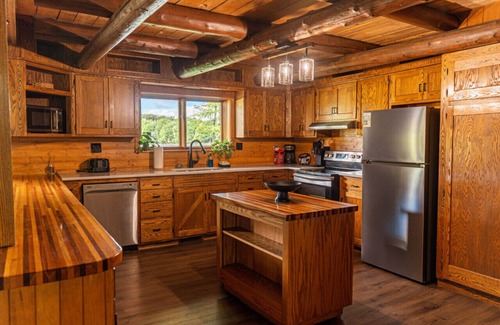 Gleason Cabaña | Klay's Hideaway on Pine Lake