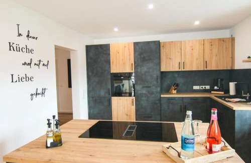 Niedershausen Apartamento | Kleeoase - Luxus Apartment- Jacuzzi - Dachterrasse - Kochinsel - See in 10 min