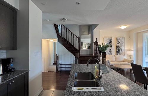 Vaughan Casa | Kleinburg Luxe Crown Town Residence