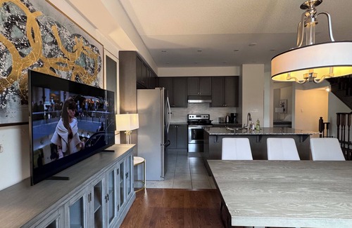 Vaughan Casa | Kleinburg Luxe Crown Town Residence