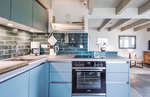 Simonsberg Casa | Kleine Reetdachkate by Interhome