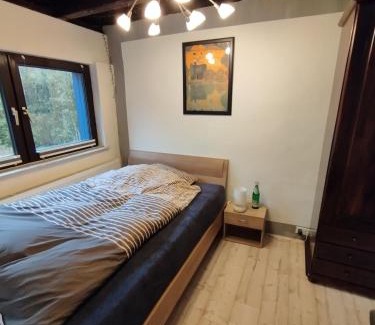 Neukirchen-Vluyn Apartamento | Kleinere Doppelhaushälfte in Stadtkernnähe von 47506 Neukirchen-Vluyn - das Bad ist ein Traum