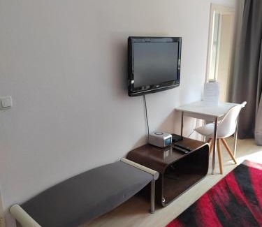 Bockenheim Apartamento | Kleines Apartment in Frankfurt mit eigenem Stellplatz in Messenähe