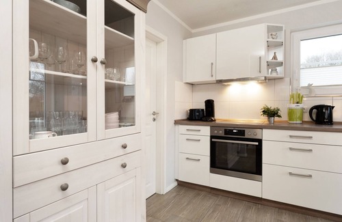 Monchneversdorf Casa | Kleines Schwedenhaus am See mit Sauna und Terrasse in Mönchneversdorf