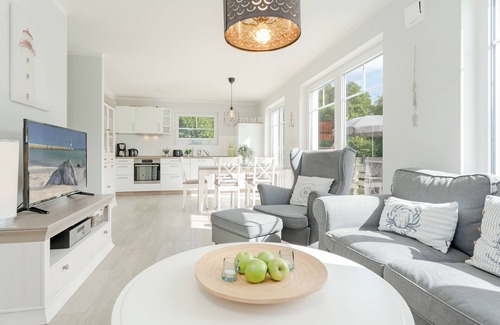 Monchneversdorf Casa | Kleines Schwedenhaus am See mit Sauna und Terrasse in Mönchneversdorf