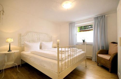 Sellin Apartamento | kleines Haus am Wald by Rujana