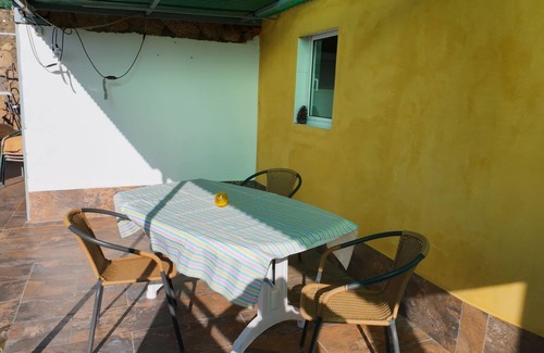 Granadilla de Abona Casa | Kleines Ruhiges Duplex Ferienhaus mit Sonnenterasse , Garten und Liegeflaeche