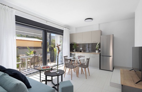 Paralia Ofryniou Casa | Kleoniki & Irida Residential Complexes