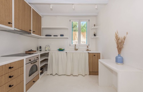 Tripiti Casa | KLIMA BAY Beachfront Boutique Houses