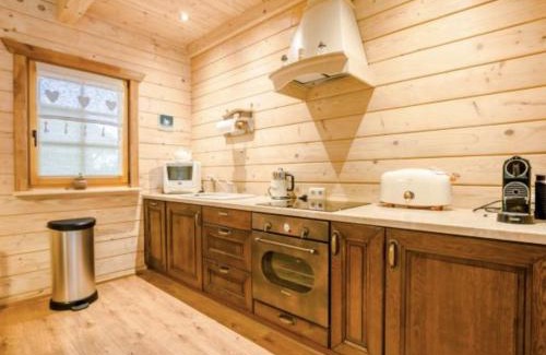 Debina Casa | Klimatyczny domek z drewna nad morzem