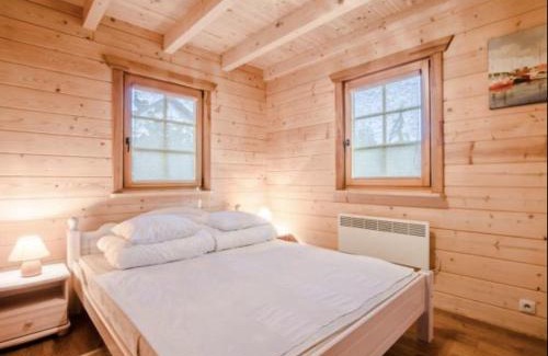 Debina Casa | Klimatyczny domek z drewna nad morzem