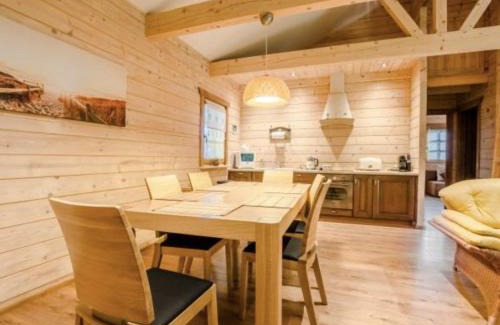 Debina Casa | Klimatyczny domek z drewna nad morzem