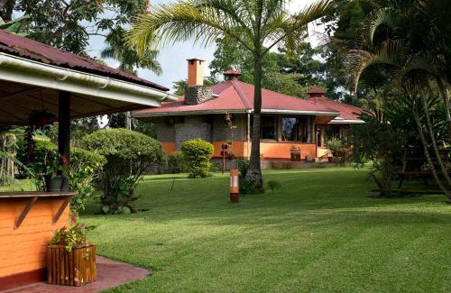 Fort Portal Cabina | Kluges Guest Farm