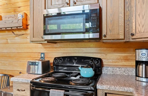 Primrose Cabina | Klyfta Haus, 4Br, Lakeview, Hot Tub, Firepit, Shuffleboard, EV Charger