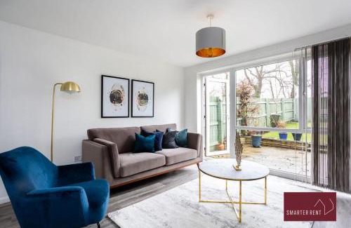 Knaphill Apartamento | Knaphill - 2 Bedroom House - Garden & Parking